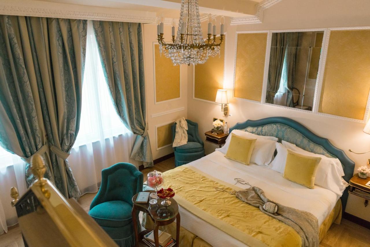 Hotel Bernini Palace Florencie Exteriér fotografie A room at the hotel
