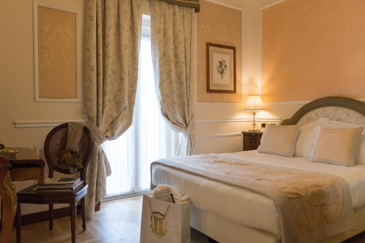 Hotel Bernini Palace Florencie Exteriér fotografie A room at the hotel