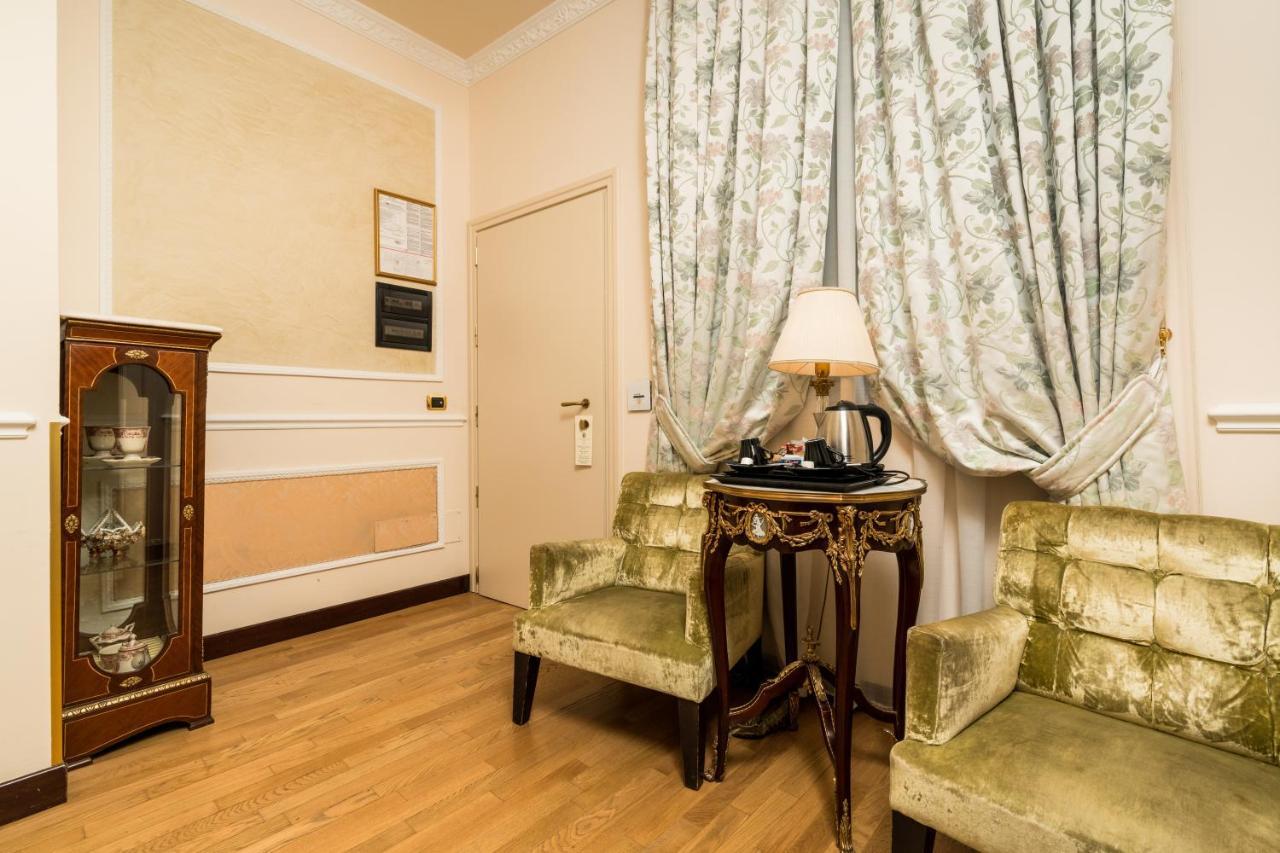 Hotel Bernini Palace Florencie Exteriér fotografie A room at the hotel