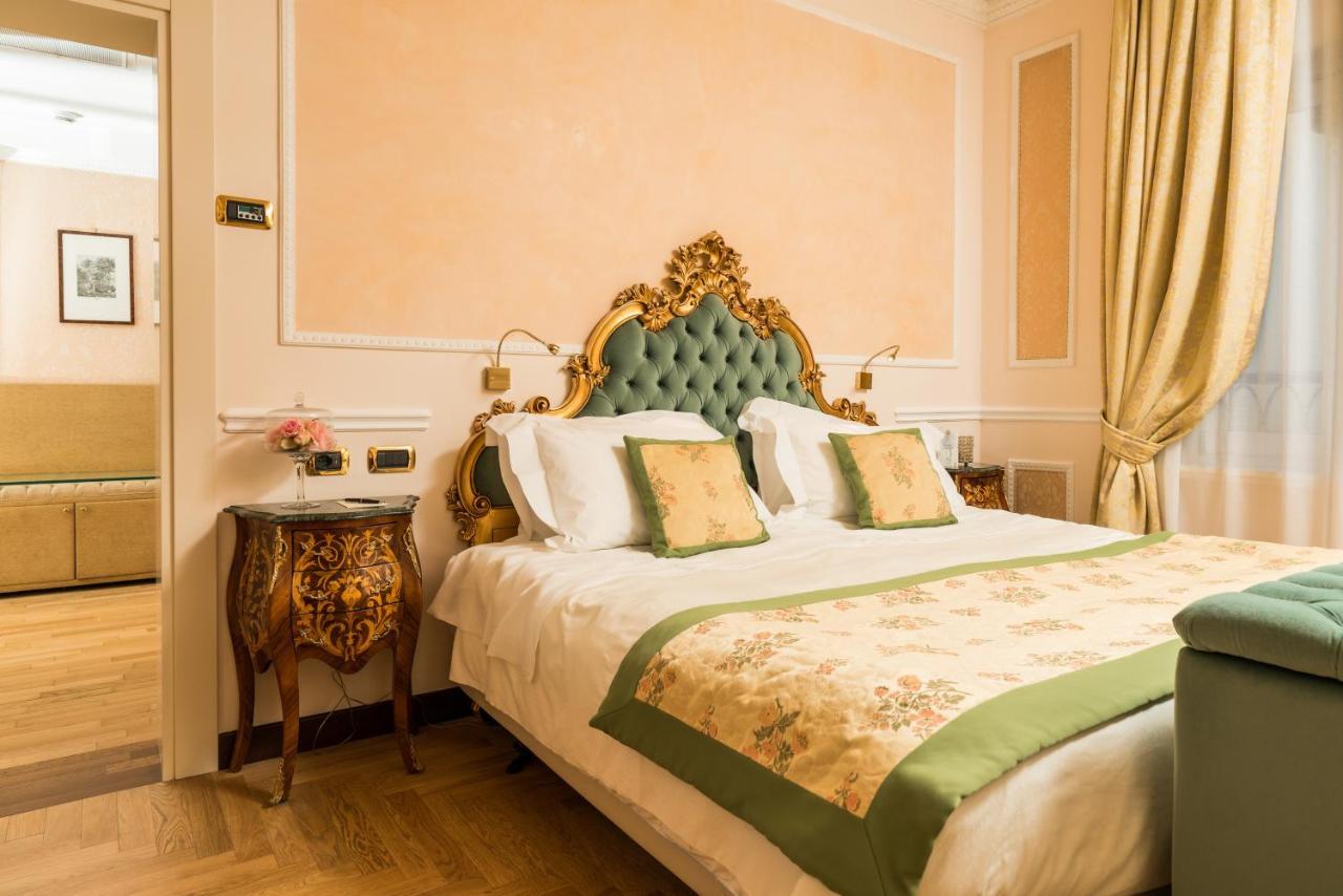 Hotel Bernini Palace Florencie Exteriér fotografie A room at the Hotel Excelsior
