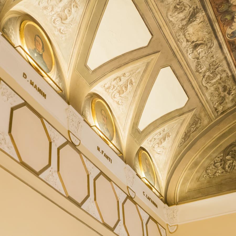 Hotel Bernini Palace Florencie Exteriér fotografie The ceiling of the main hall
