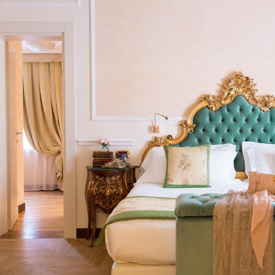 Hotel Bernini Palace Florencie Exteriér fotografie A room at the hotel