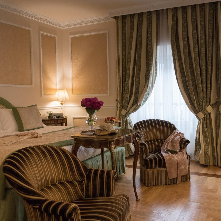 Hotel Bernini Palace Florencie Exteriér fotografie A room at the hotel