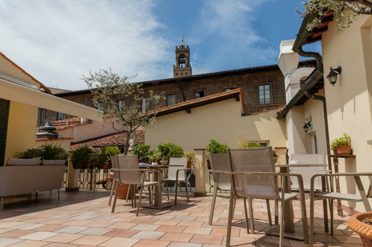 Hotel Bernini Palace Florencie Exteriér fotografie The courtyard of the hotel